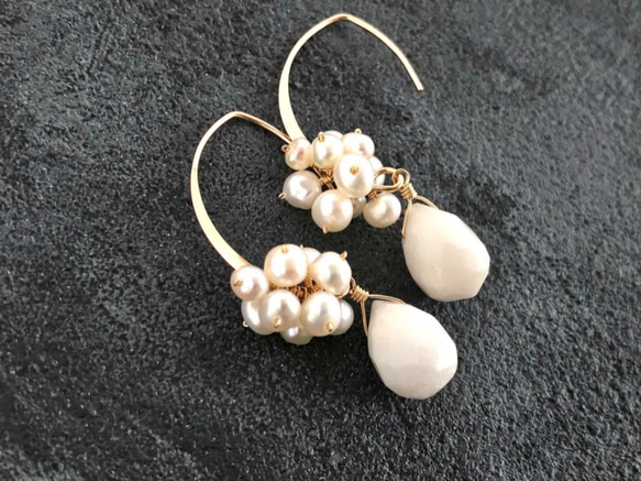 K14GF White Jade and Pearls Marquis Hook Earrings 第8張的照片