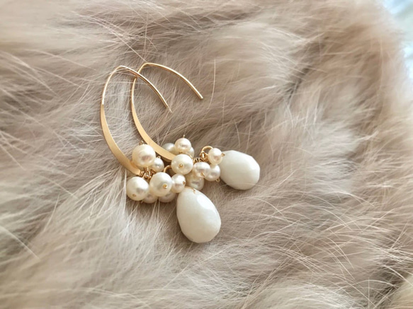 K14GF White Jade and Pearls Marquis Hook Earrings 第10張的照片