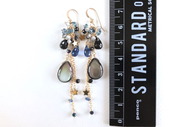 K14GF Black shell and kyanite long earrings 第4張的照片