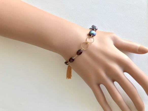 K14GF Gray baroque pearl and garnet bracelet 第5張的照片