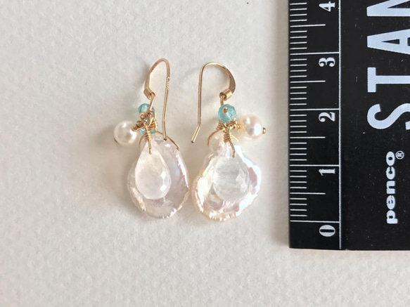 K14GF Keshi Pearl and White Labradorite Earrings 第5張的照片