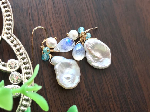 K14GF Keshi Pearl and White Labradorite Earrings 第8張的照片