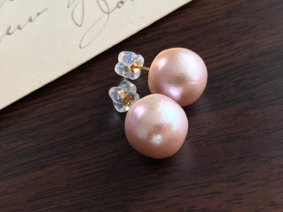 K14GF Lavender Pearl Stud Earrings 第2張的照片