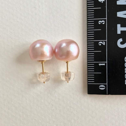 K14GF Lavender Pearl Stud Earrings 第4張的照片