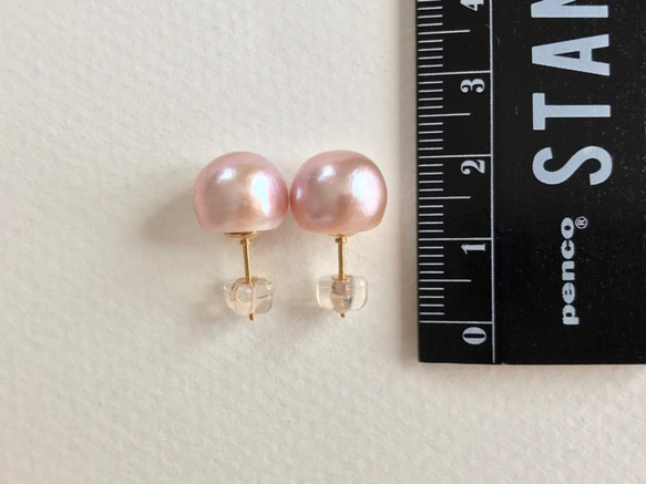 K14GF Lavender Pearl Stud Earrings 第4張的照片