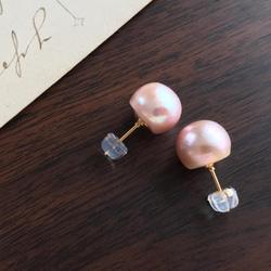 K14GF Lavender Pearl Stud Earrings 第7張的照片