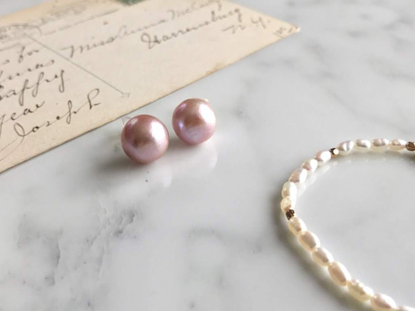 K14GF Lavender Pearl Stud Earrings 第9張的照片