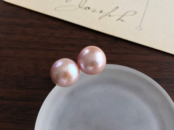 K14GF Lavender Pearl Stud Earrings 第10張的照片