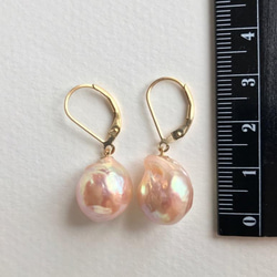 K14GF Peach Edison Baroque Pearl Dangle Earrings 第4張的照片