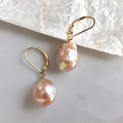 K14GF Peach Edison Baroque Pearl Dangle Earrings 第7張的照片