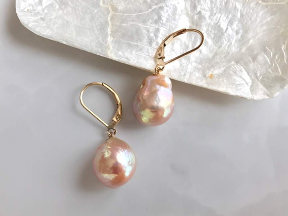 K14GF Peach Edison Baroque Pearl Dangle Earrings 第7張的照片