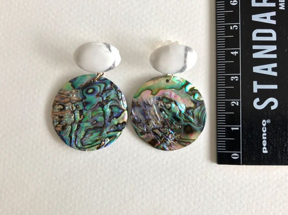 K14GF Howlite and abalone shell Earrings 第4張的照片