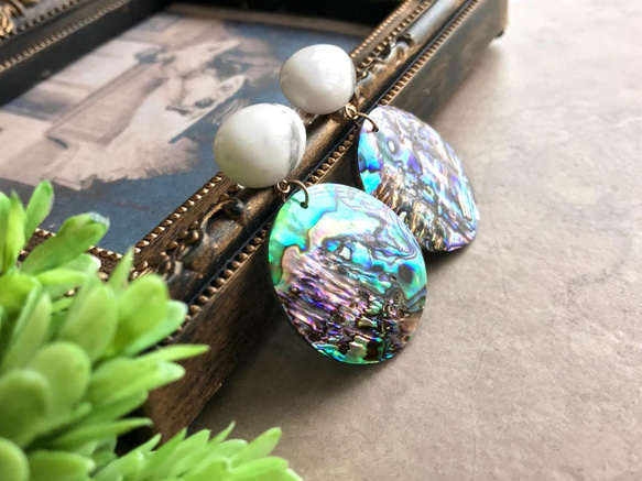 K14GF Howlite and abalone shell Earrings 第7張的照片