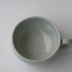 白い磁土のカップ 3枚目の画像