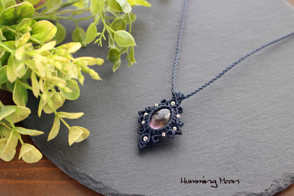 アメトリンのマクラメペンダントネックレス／ダークネイビー