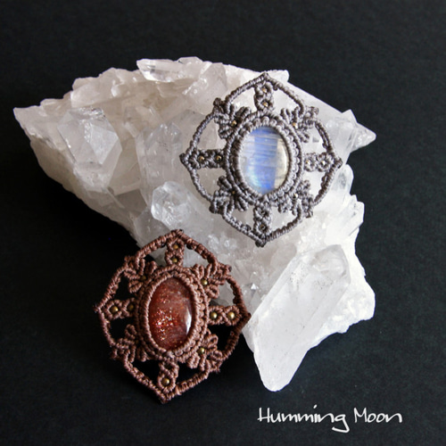 ムーンストーンのマクラメブローチ ブローチ Humming Moon 通販