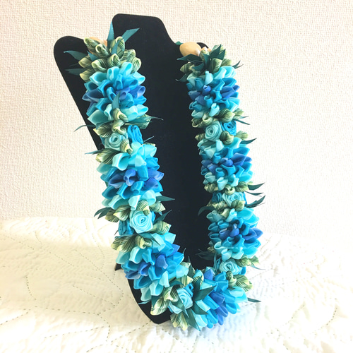 リボンで出来ているハワイアンリボンレイ【ターコイズ＆アクアブルーの