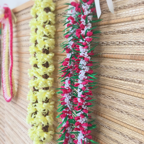 ハワイアンリボンレイ（クロッシェ他） ハワイアン リボンレイ ホットピンク クロッカス 長さ調節可能 バック