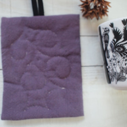 アイヌ刺繍の鍋つかみ/鍋敷　モーブなリネンにクルミ染めの糸 2枚目の画像