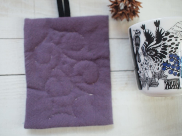 アイヌ刺繍の鍋つかみ/鍋敷　モーブなリネンにクルミ染めの糸 2枚目の画像