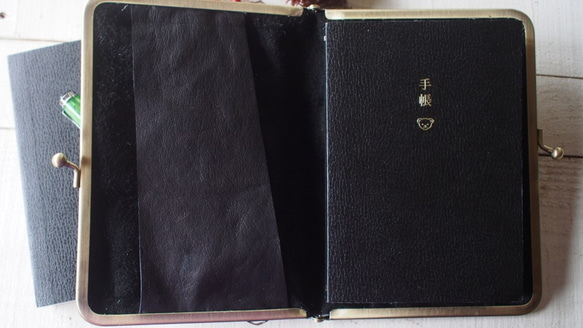 ほぼにちOK　柔らか黒の本革がま口　A6・文庫本・手帳・母子手帳・ブックカバーにも 2枚目の画像