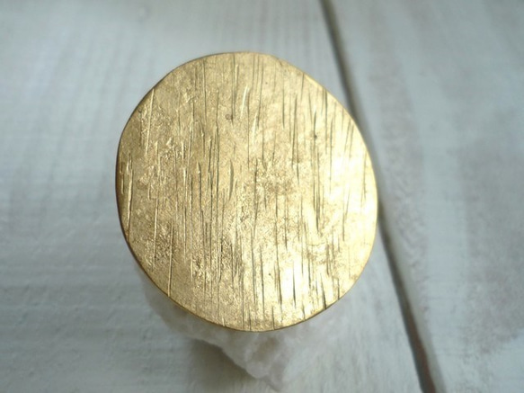 サラサラの雨　真鍮のお月様のブローチ　４センチ 2枚目の画像