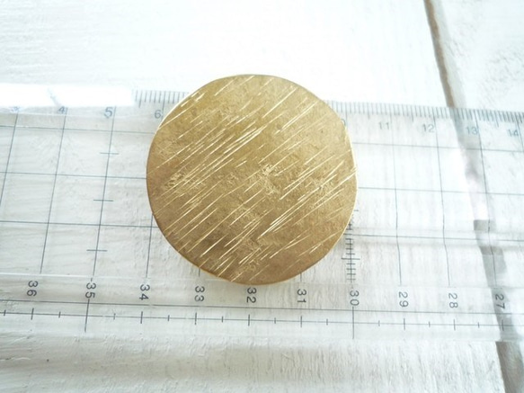 サラサラの雨　真鍮のお月様のブローチ　４センチ 3枚目の画像