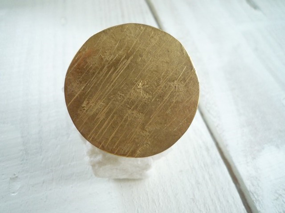 サラサラの雨　真鍮のお月様のブローチ　４センチ 1枚目の画像