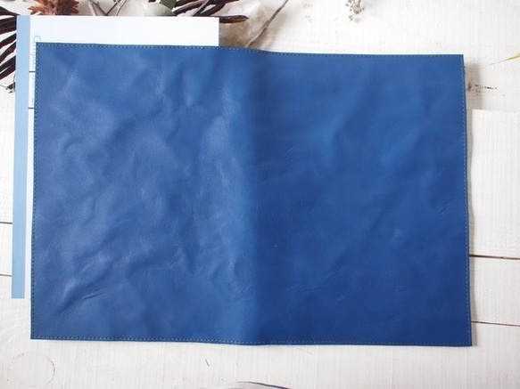 本革　滑らかブルー・糸深緑　6号ノートカバー 4枚目の画像