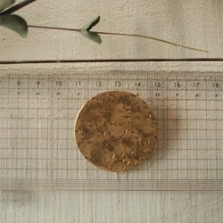 真鍮Ｌ　チョコレイトとの銀紙みたいなお月さまブローチ 3枚目の画像