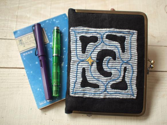 アイヌ刺繍 がま口リネン100％と本革 薄手のA6手帳・母子手帳