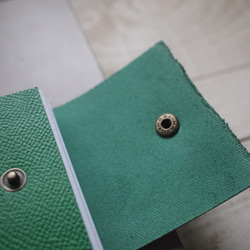 本革　Ⅷ情報カード・カードケース　鮮やか緑　5"×3"サイズ 5枚目の画像