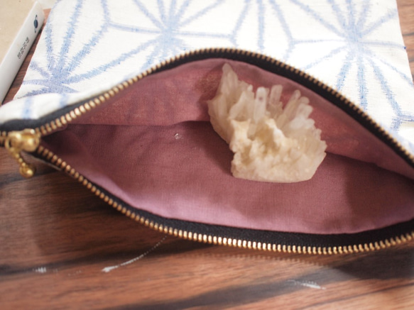 麻の葉　白い節のある紬と本革でポーチ 2枚目の画像