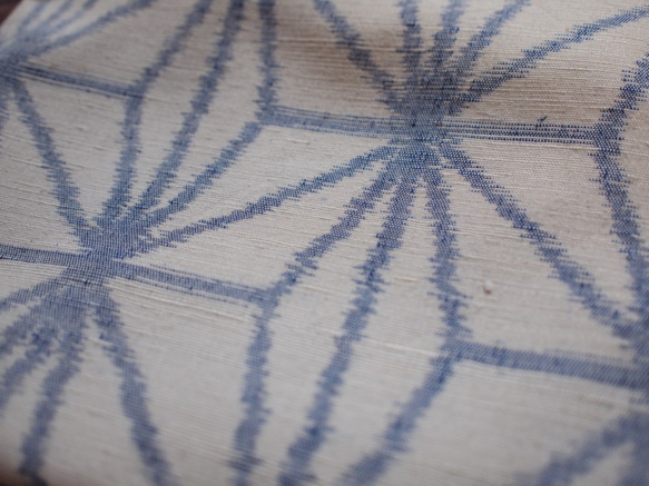 麻の葉　白い節のある紬と本革でポーチ 4枚目の画像