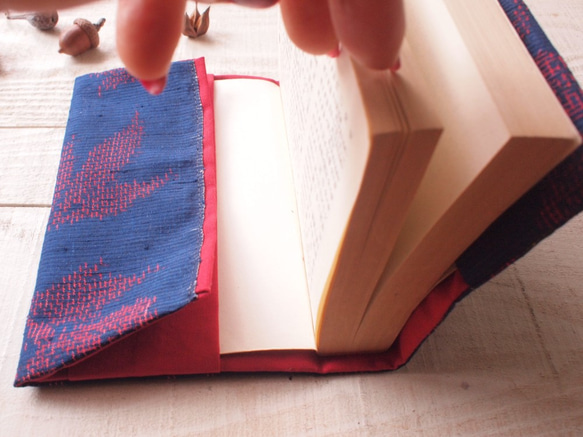 濃紺紬の厚い本も大丈夫　ブックカバー・手帳カバー 6枚目の画像