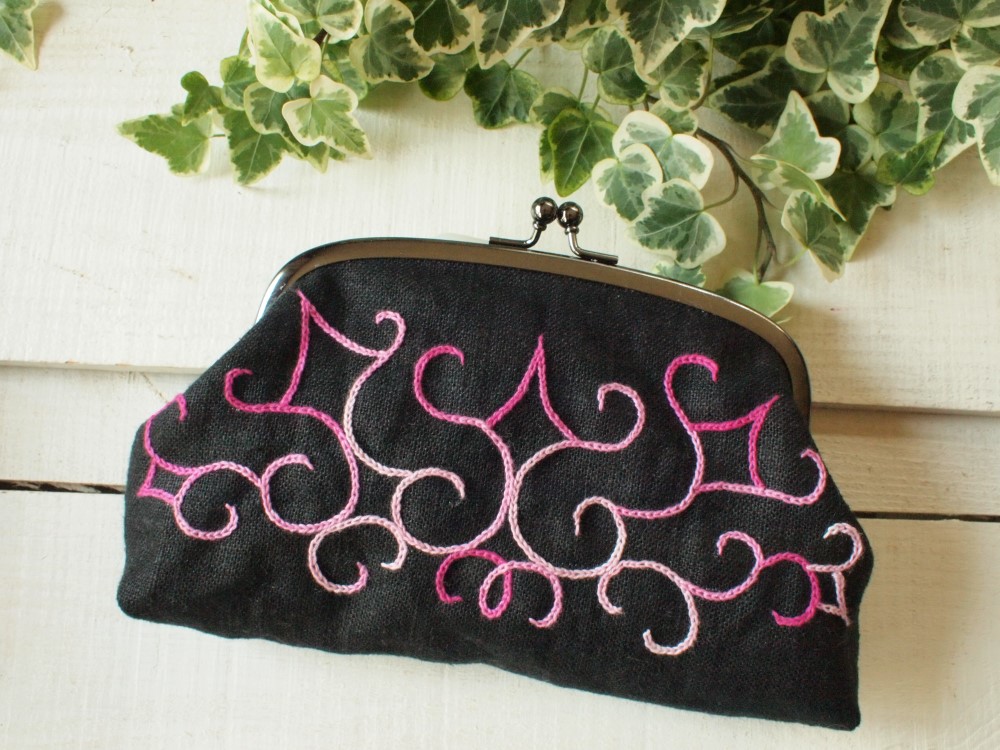 アイヌ刺繍　キャンパスリネンがま口　ぽってり大きい