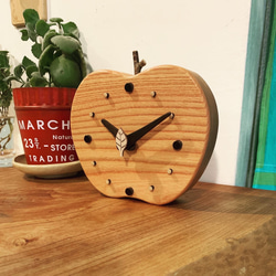 掛けても置いても‥…『りんご時計』 2枚目の画像