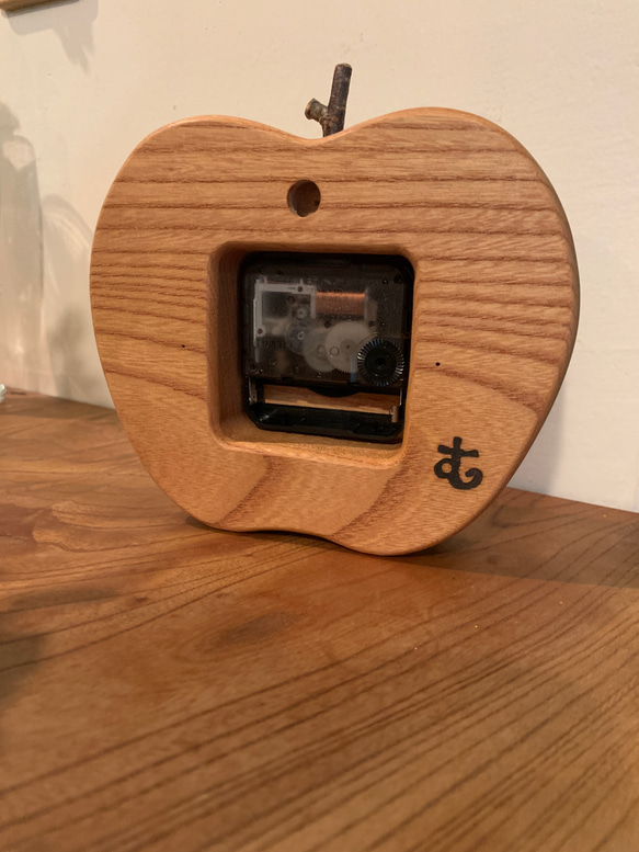 掛けても置いても‥…『りんご時計』 5枚目の画像