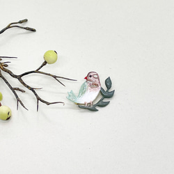小鳥と葉っぱの切り絵ブローチ 7枚目の画像