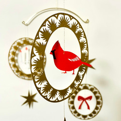赤い鳥(カーディナル)とキャンドルのモビール 4枚目の画像