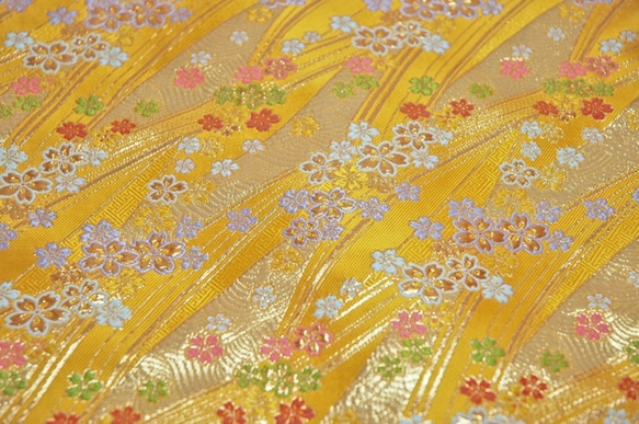 金色錦緞布料，青海波浪和小櫻花，黃色☆布料寬度約33公分x長度50公分☆可連續切割（5577-EK3） 第4張的照片