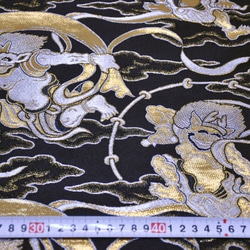 金色錦緞 Fujin Raijin 黑色（金箔 x 銀線）☆ 織物寬度 33 厘米 x 長度 50 厘米 ☆ 可連續切割 第1張的照片