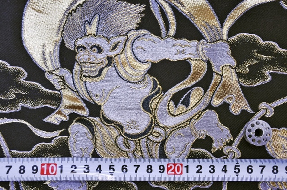 金色錦緞 Fujin Raijin 黑色（金箔 x 銀線）☆ 織物寬度 33 厘米 x 長度 50 厘米 ☆ 可連續切割 第3張的照片