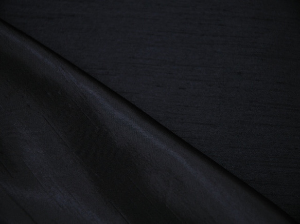 バックサテンシャンタン ブラック(黒) ☆ 生地幅×長さ50cm単位で連続カット可 2枚目の画像