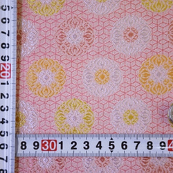 金襴 亀甲地に浮線菊 ピンク  ☆巾33cm×長さ50cm☆ 連続カット可（9466-30H1） 2枚目の画像