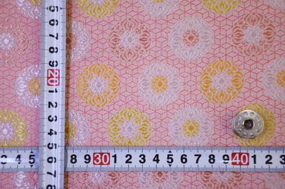 金襴 亀甲地に浮線菊 ピンク  ☆巾33cm×長さ50cm☆ 連続カット可（9466-30H1） 2枚目の画像
