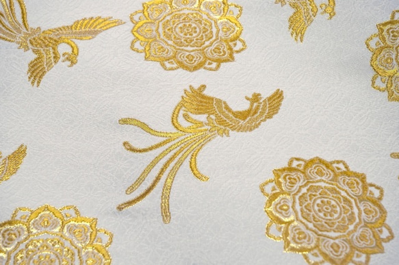 金色錦緞花冠和鳳凰白（6130-2WM1）☆織物寬度約33公分x長度50公分☆可連續切割 第1張的照片