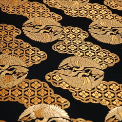金色錦緞布料黑色，鶴圈面向龜甲☆布料寬度約33公分x長度50公分☆可連續切割（6258B-2B1） 第1張的照片
