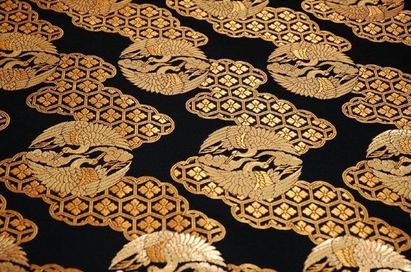 目の有るような握り石と亀甲石計３個、管理No.60403 金襴生地通販 毘沙門亀甲（黒）柄の生地販売なら都香庵