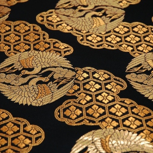 金襴 生地 雲取り亀甲に向い鶴の丸 黒 ☆生地幅約33cm×長さ50cm☆ 連続
